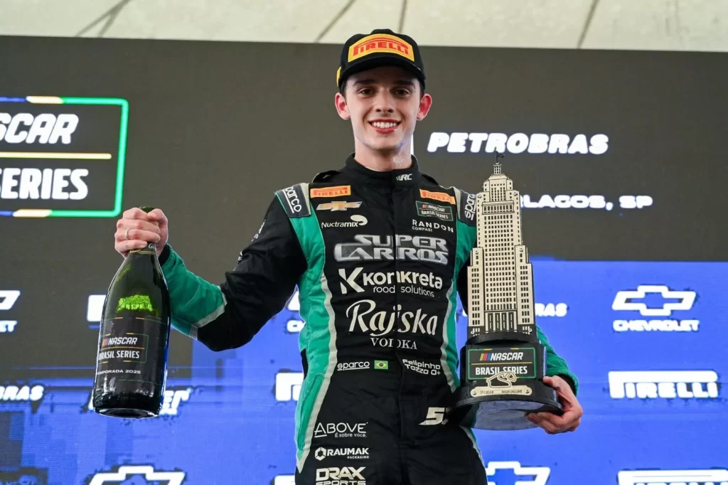 Felipe Tozzo, piloto da Nascar Brasil, chega em 3º lugar à final no Velocittà com apoio do Diário Tocantinense