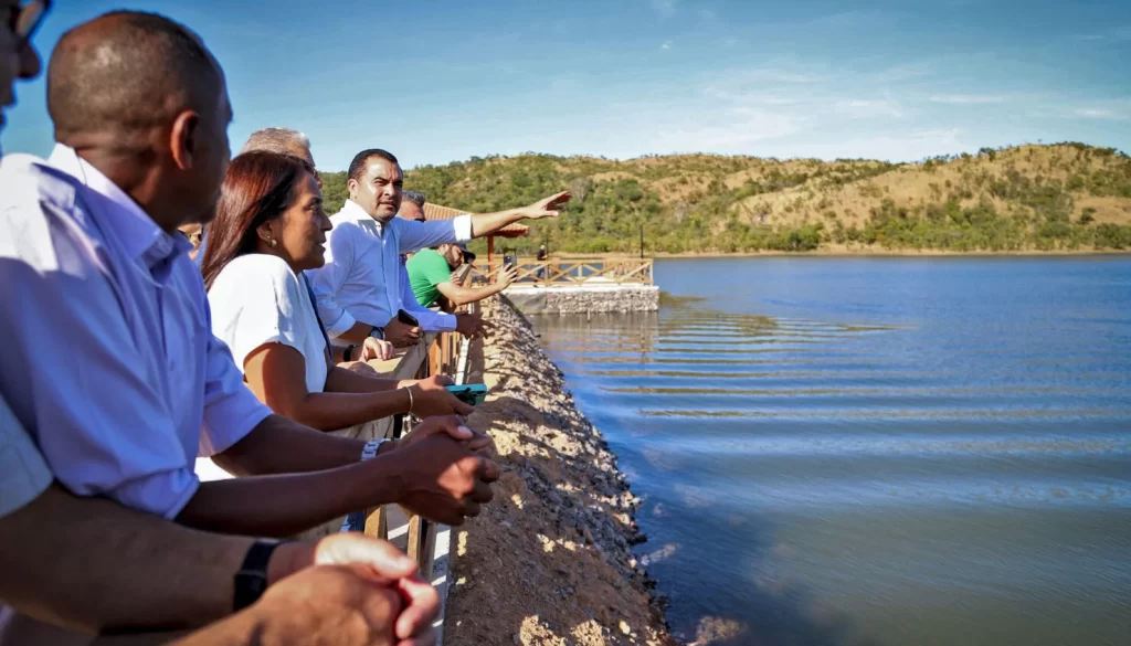 Wanderlei Barbosa vistoria obras que ampliam turismo e ensino superior no sudeste do Tocantins