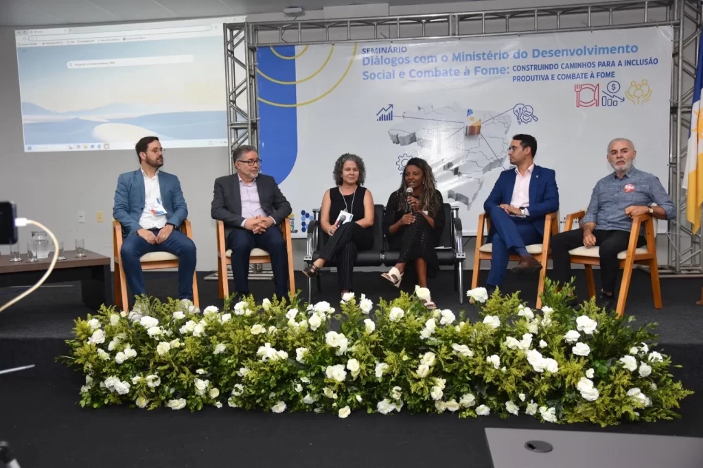 Porto Nacional participa de seminário para ampliar conhecimentos sobre programas sociais