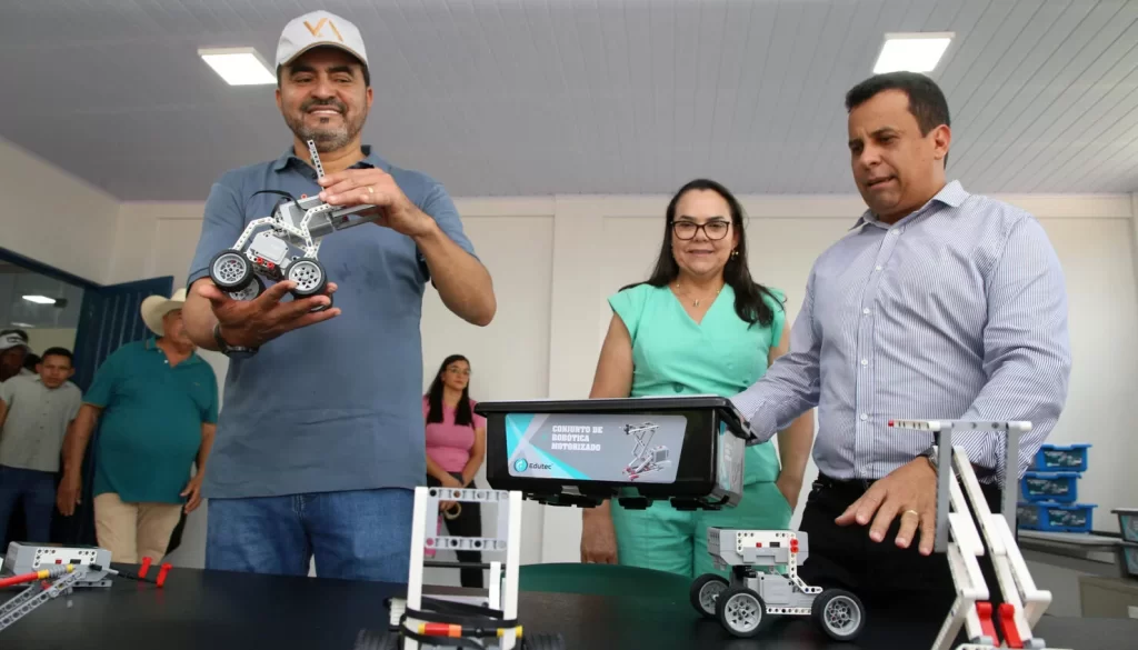 Governo do Tocantins entrega reforma de escola e inaugura praça em Buriti do Tocantins