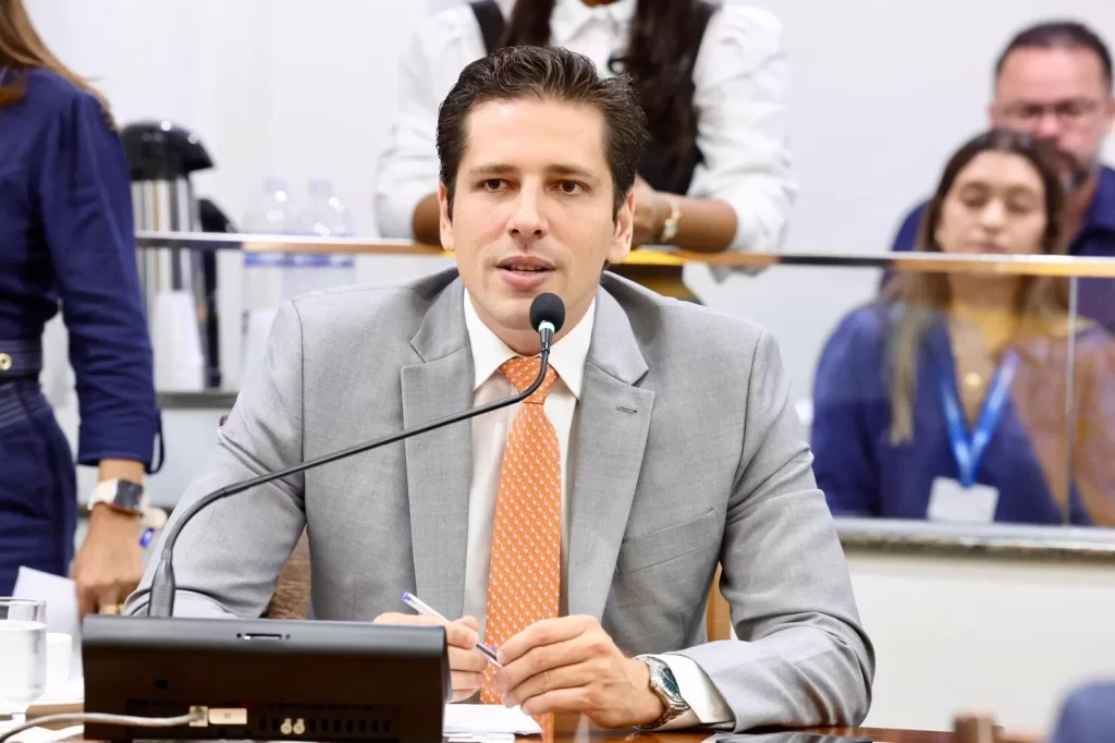 Deputado Olyntho Neto cobra solução de falhas no fornecimento de energia em Palmas