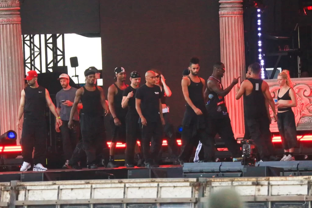 Lady Gaga mobiliza Copacabana: dançarinos ensaiam para o maior show da carreira no Brasil