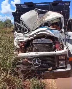 Acidente entre quatro veículos interdita parcialmente ponte sobre o Rio Pombas na TO-335