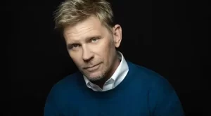 John Dolmayan, do System of a Down, é flagrado com fãs em hotel de luxo no Rio