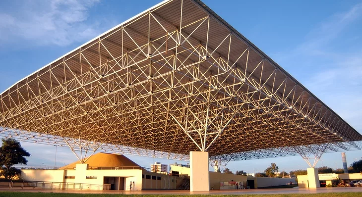 Roda Literária homenageia trajetória de Antônio Oliveira com lançamento de cinco obras em Palmas