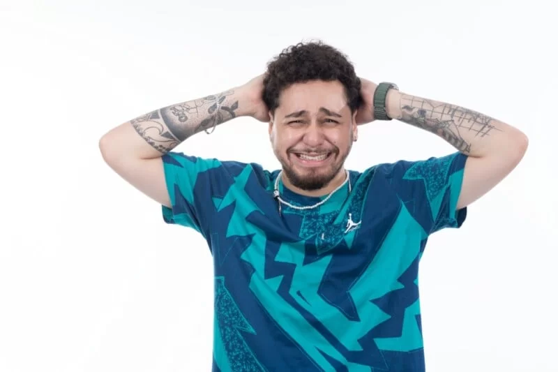 Gio Lisboa lança “Fora da Plateia” em cidades do Brasil e Europa: “Quero que as pessoas vivam essa experiência comigo”