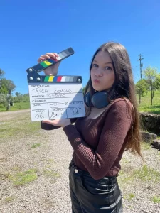 Conheça a atriz Anna Tolardo Ullian, filha da cineasta Adri Tolardo e Celso Ullian