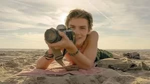 É oficial: Enola Holmes 3 está chegando! Louis Partridge celebra encerramento das gravações com clique inédito ao lado de Millie Bobby Brown  ✨