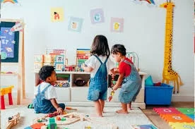 Acesso à creche: 23% das crianças até 3 anos no Ceará ficam fora por falta de vaga; Goiás e Tocantins também têm déficit acima da média