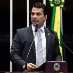 PF cita Jaques Wagner, Augusto Lima e operadores ligados a Vorcaro; no Tocantins, nome de Irajá aparece em lista de contatos
