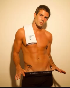 Lucca Picon exibe novas fotos da campanha para a Calvin Klein