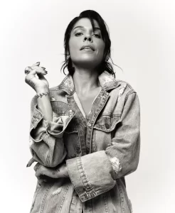 Maria Carol Rebello: De Êta Mundo Bom– A Trajetória de Uma Artista Multifacetada”