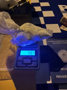 Homem é preso por tráfico de drogas em Luzimangues; PM apreende cocaína e balança de precisão