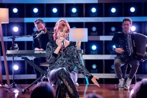 Rauana Monteiro lança primeiro EP com regravação de sucesso da banda Limão com Mel