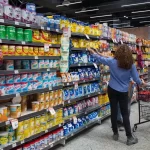 Sabão chega a R$ 11,96 no Tocantins e caseiro custa até R$ 1,20; médicos alertam para riscos no preparo
