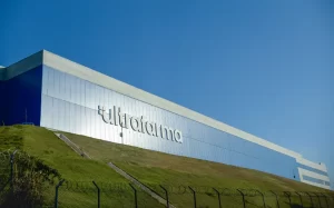 Operação apreende esmeraldas e dinheiro vivo em investigação contra dono da Ultrafarma