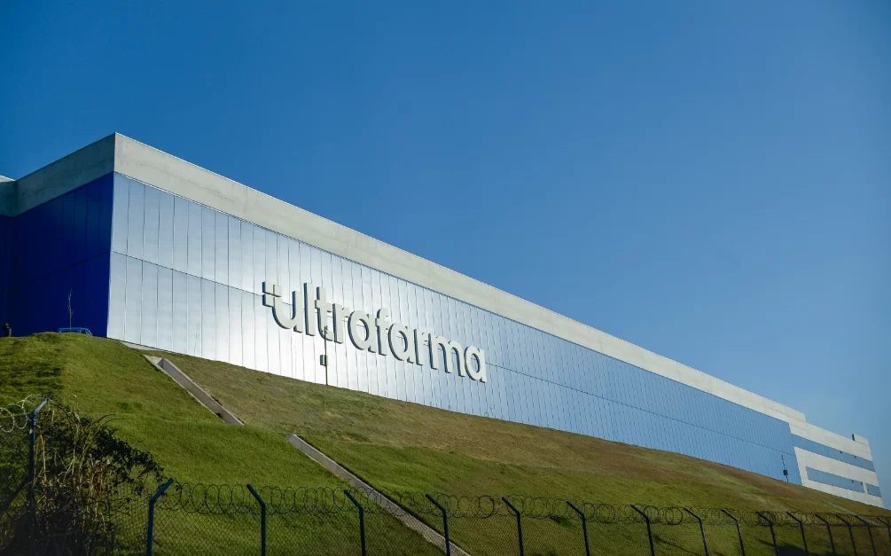 Operação apreende esmeraldas e dinheiro vivo em investigação contra dono da Ultrafarma