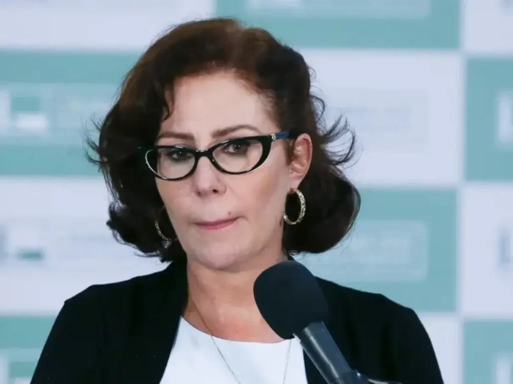 Prisão de Zambelli, bloqueio de bens e acionamento da Interpol acendem tensão na base bolsonarista e reverberam no exterior