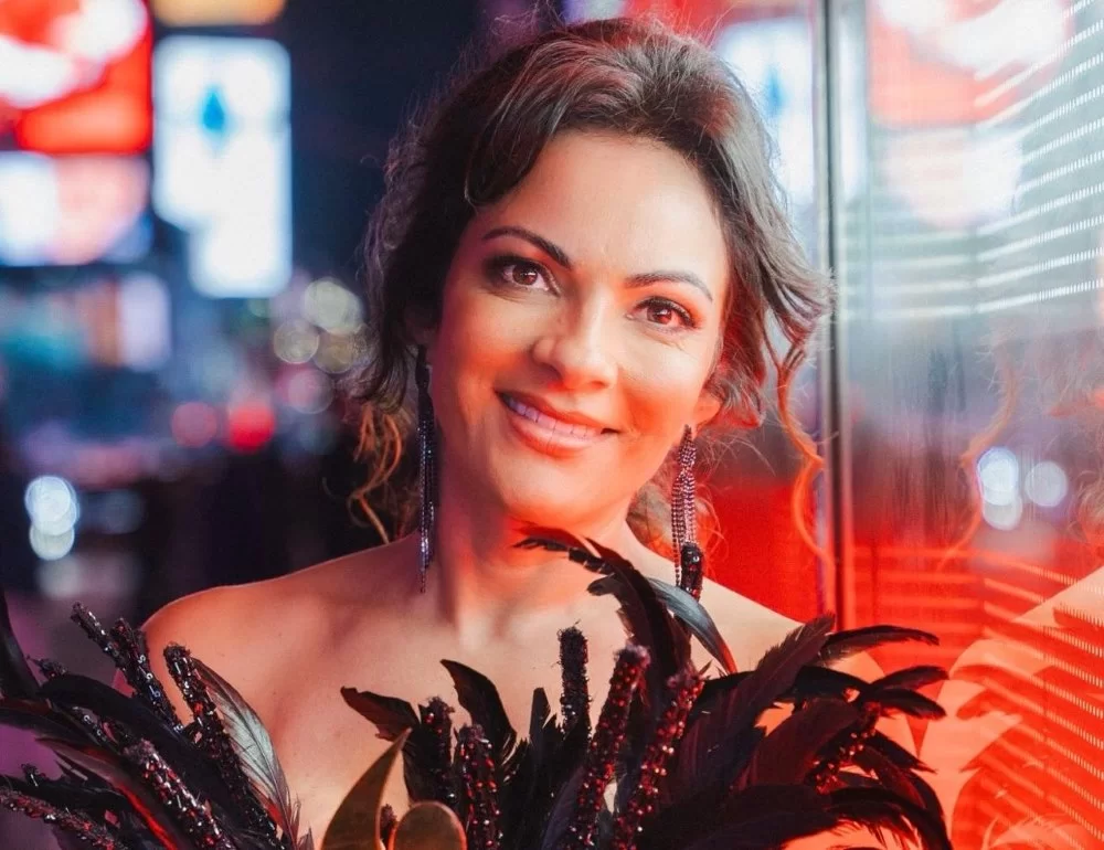 Jaqueline Chaves conquista reconhecimento em premiação no Hard Rock Café New York