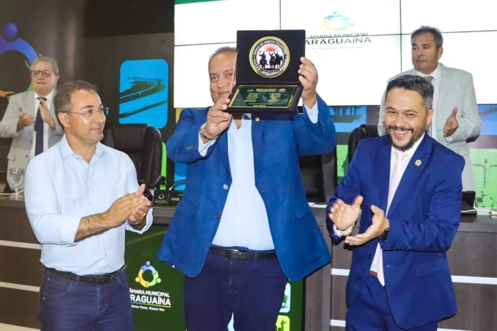 Câmara Municipal de Araguaína entrega 1ª Medalha de Honra ao Mérito Tocantins ao senador Eduardo Gomes