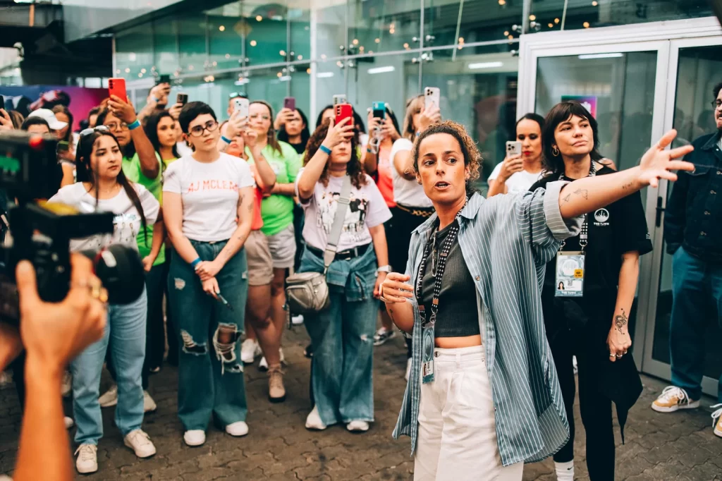 The Town 2025: a quatro dias para o show dos Backstreet Boys, fãs participam de visita aos bastidores da Cidade da Música