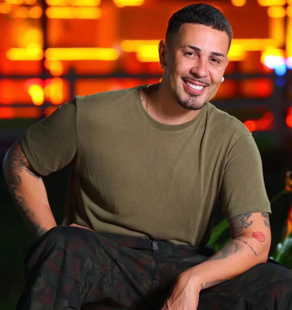 Influenciador diz ter traído marido