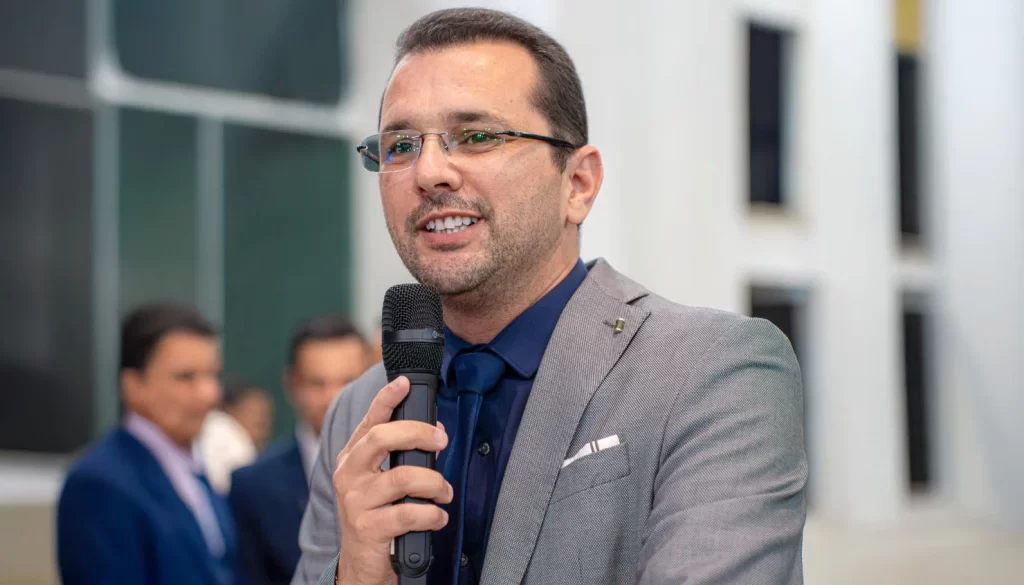 Laurez Moreira nomeia Marcos Duarte secretário da Administração do Tocantins