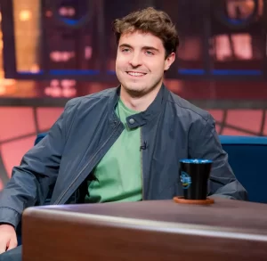 “Conquistando o meu próprio espaço”: João Augusto Liberato amplia trajetória na TV