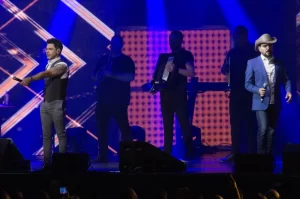 Zezé Di Camargo e Luciano recebem elenco de “Êta Mundo Melhor” em show no Rio