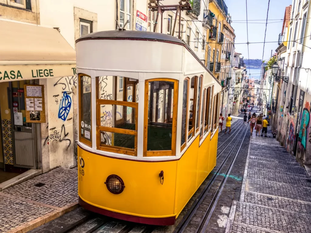 Incidente no bondinho de Lisboa assusta turistas; veja o que aconteceu