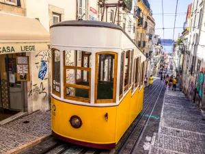 Incidente no bondinho de Lisboa assusta turistas; veja o que aconteceu