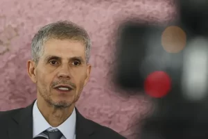 Governo do Brasil lança novo lema: “Do lado do povo brasileiro”