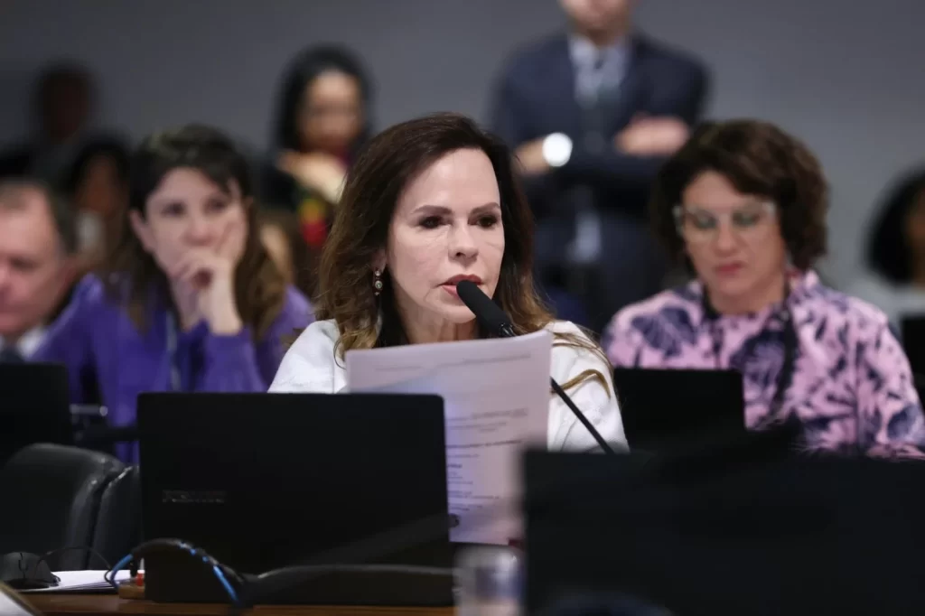 Com relatoria de Dorinha, Senado aprova política nacional para enfrentar apagão de professores na educação básica