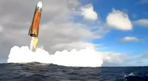 Gigante no espaço: a Starship faz voo histórico e impressiona observadores da Terra