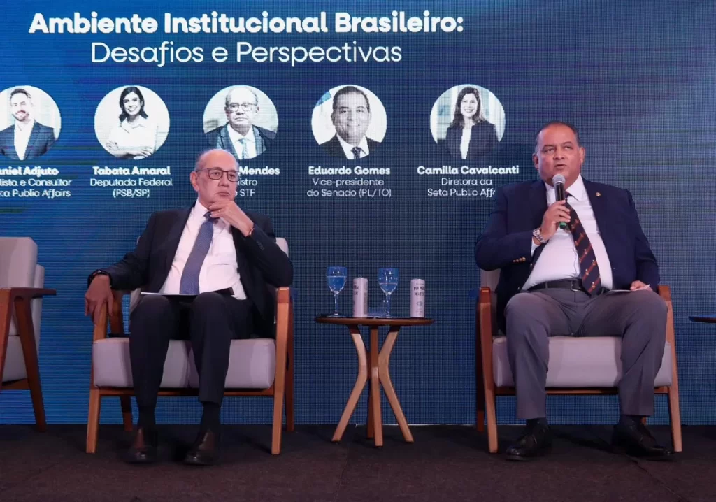 Eduardo Gomes participa de debate sobre desafios institucionais e tecnológicos no Brasil ao lado de Gilmar Mendes e Tabata Amaral