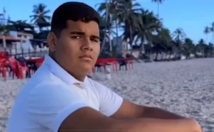 Dougllas Fernanddo representa o Nordeste com sua voz marcante e o ritmo contagiante do pagoforró