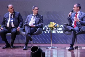 Eduardo Gomes defende autonomia tecnológica e soberania de dados no Congresso Internacional de Direito Constitucional