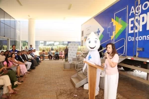 Senadora Dorinha prestigia início do atendimento da Carreta da Saúde da Mulher em Palmas