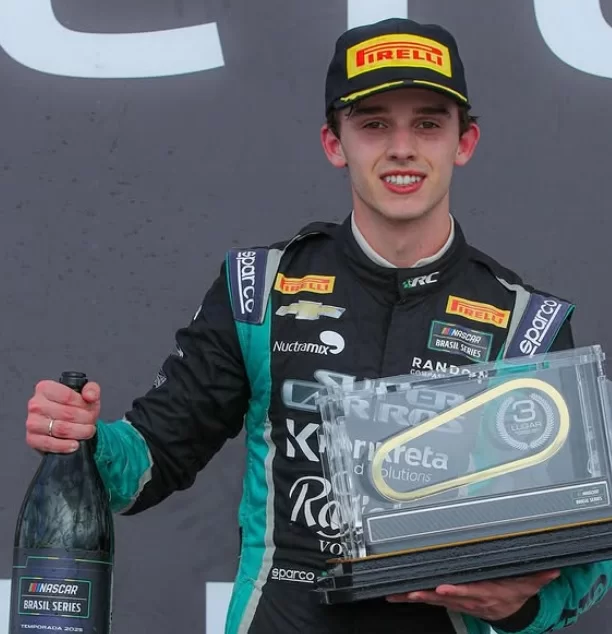 Felipinho Tozzo representa o Brasil e o Diário Tocantinense em testes oficiais da Nascar nos Estados Unidos