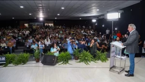 Em Araguaína, Laurez Moreira reforça compromisso com políticas públicas para a primeira infância