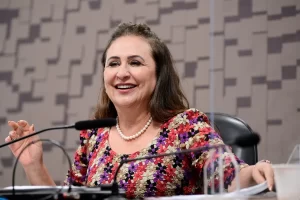 Kátia Abreu volta aos holofotes e se consolida como peça-chave entre o governo interino do Tocantins e o governo Lula