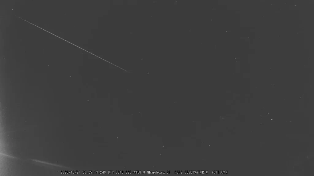 2ª madrugada de espetáculo no céu: chuva de meteoros Orionídeas volta a iluminar o Brasil — veja horários e como observar