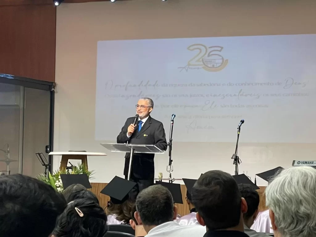 “Deus perfeitamente desembaraça o meu caminho”, afirma Pastor Zaqueu em mensagem de fé e esperança