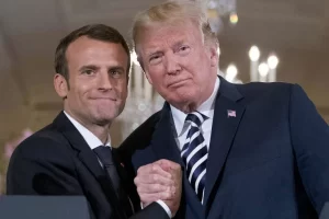 Emmanuel Macron e Donald Trump: aperto de mão viraliza e gera debate sobre simbolismo e estilo de liderança