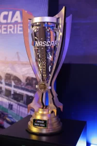 NASCAR Brasil encerra temporada com homenagem internacional