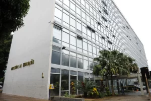 ENEM 2025 causa polêmica: tema sobre envelhecimento divide candidatos e levanta críticas sobre o nível da prova