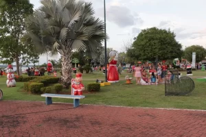 Porto Nacional acende a magia do Natal 2025 e leva Papai Noel, luzes e brinquedos para milhares de famílias