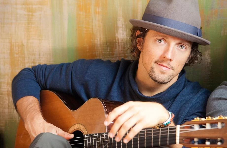 Jason Mraz anuncia turnê no Brasil em 2026 e destaca conexão com fãs; nova música impulsiona retorno após 10 anos