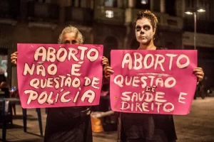 PDL do aborto: o que está em jogo no Congresso e como o projeto pode restringir o acesso ao aborto legal no Brasil