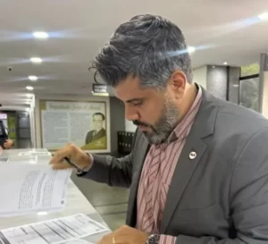 Advogado de Araguaína retira pedido de impeachment contra Laurez após repercussão: entenda o caso desde o protocolo até a desistência